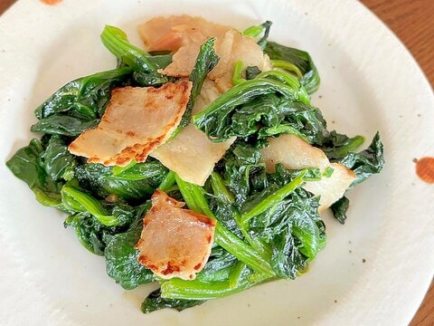 ほうれん草とベーコンのカレー醤油炒め